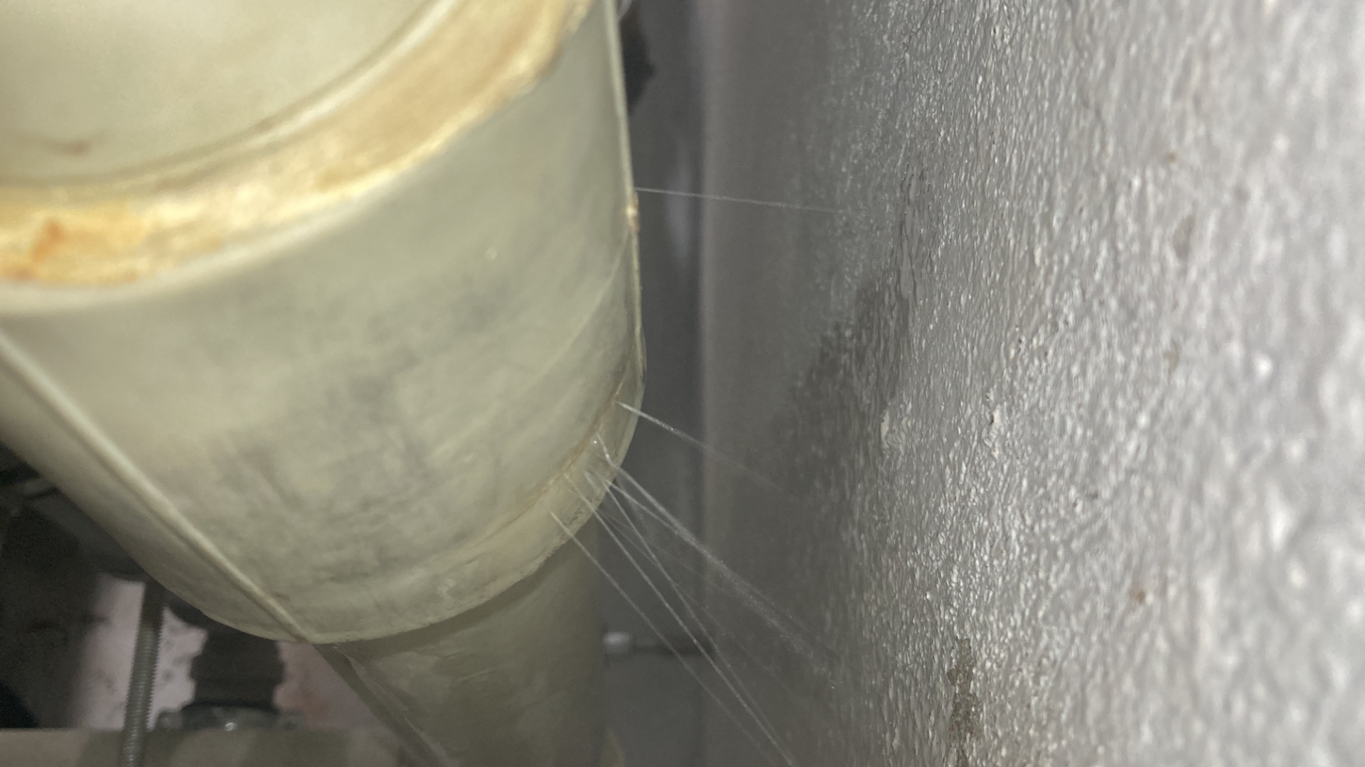 Havárie vody - nekvalitní materiál